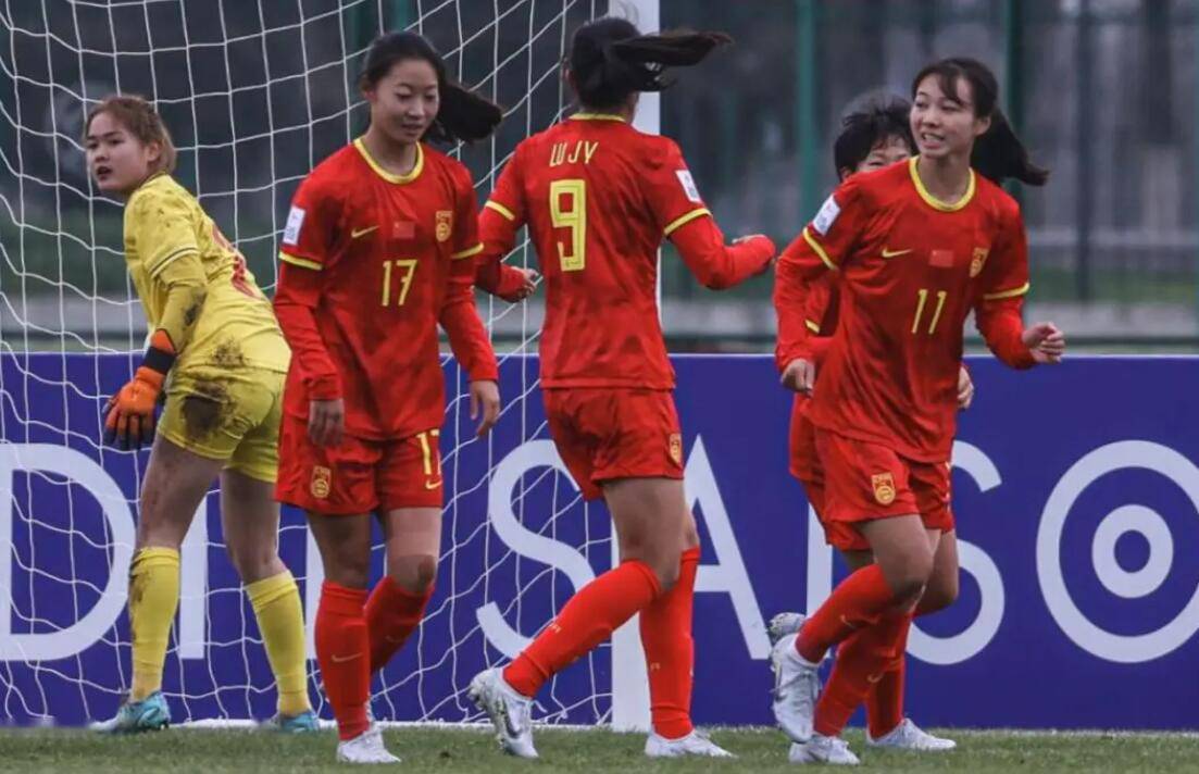 体育新闻快讯：全球女足精彩对抗赛场上掀起热潮